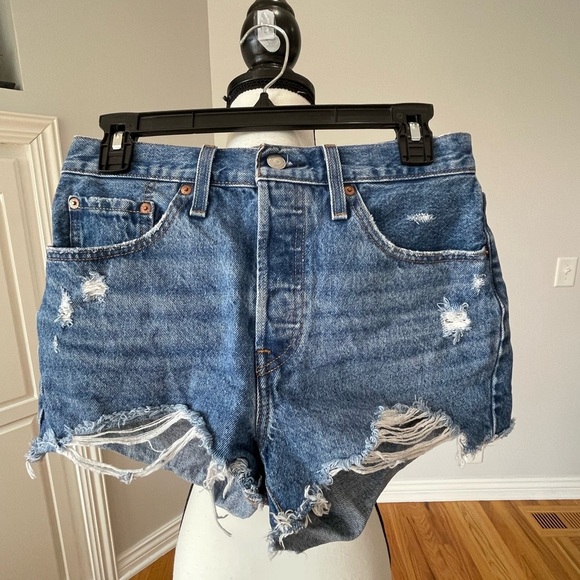 Levi's Premium Denim 501 button fly shorts size 27 festival concert distressing - Picture 1 of 16